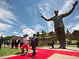В ухе памятника Нельсону Манделе был обнаружен кролик