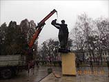 В минувшие выходные в городе Стрый Львовской области демонтировали памятник 