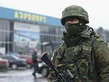 Около международного аэропорта Симферополя. 28 февраля 2014 года