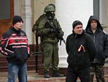 Около международного аэропорта Симферополя. 28 февраля 2014 года