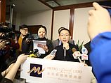 Джошуа Ло Кок Хуа, представитель Malaysian Airlines в КНР, выступает с комментарием по поводу пропавшего самолета. Пекин, 08.03.2014