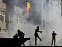 Неизвестные бросили бутылку с 