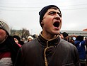 В Луганске и Николаеве забросали яйцами и избили кандидатов в президенты Украины