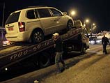 Один из автомобилей, обстрелянных террористом. Около КПП 