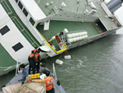 Крушение парома Sewol: капитан покинул тонущее судно первым