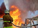 Три пожарных расчета борются с огнем в одном из супермаркетов в Кармиэле