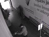 Кадр с одной из камер наблюдения, установленных в Еврейском музее в Брюсселе