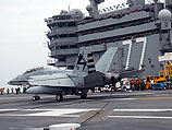 Истребитель F-18 на авианосце George H.W. Bush