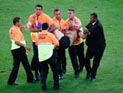 Во время финала на поле выскочил болельщик 