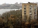 Очевидцы засняли попадание снаряда в жилую многоэтажку в Донецке. ВИДЕО