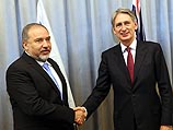 Либерман на встрече с главой МИД Великобритании Филиппом Хаммондом. 24 июля 2014 года
