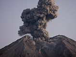 В Японии началось извержение вулкана