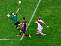 Месси и Неймар забивают два мяча за две минуты. 