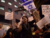 В южном Тель-Авиве проходит акция протеста против закрытия лагеря для нелегалов 