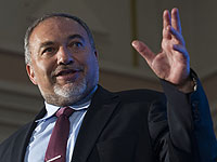 Либерман обвинил премьер-министра Швеции в непорядочности