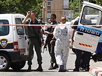 В Петах-Тикве после столкновения с пикапом перевернулось маршрутное такси