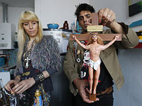 Барби-религия: сексуальных Иисуса и Марию спрятали от публики