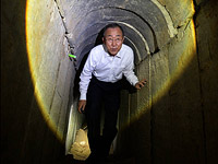 Генеральному секретарю ООН показали туннель ХАМАСа. ФОТО