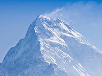 Число погибших в Гималаях растет, среди жертв не менее трех израильтян