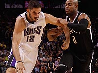 В Пекине Омри Каспи набрал 16 очков за 10 минут. Клуб Михаила Прохорова победил в овертайме