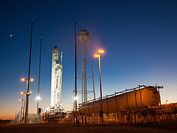 Ракета Antares накануне старта. 27 октября 2014 года