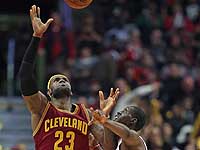 Леброн Джеймс набирает 36 очков. Дэвид Блатт одерживает первую победу в НБА