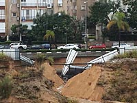 Зимний шторм в Израиле: град, грозы, торнадо, в Холоне смыло автобусную остановку