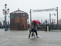 Ливневые дожди на севере Италии, в результате схода оползня погибли два человека