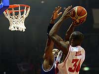 В российском дерби побеждают гости, сенсационная победа