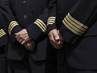 Суд обязал пилотов 