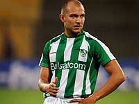 Дерби: тренер ЦСКА потерял сознание после попадания снежка в голову