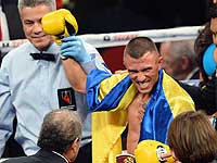 Бокс: в Макао Василий Ломаченко с поврежденной рукой защитил пояс