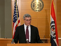 Полицейский, застреливший темнокожего юношу в Фергюсоне, не будет предан суду