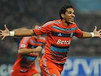 Бывшего форварда 