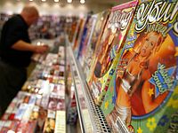 Испанский театр вместо билетов продает порножурналы, чтобы платить меньше налогов