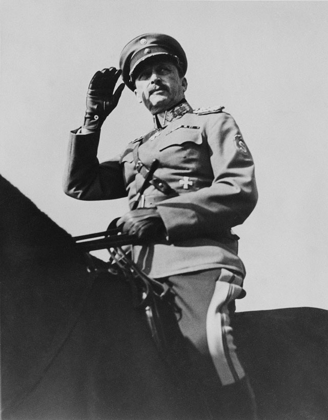 Фельдмаршал Карл Густав Маннергейм в 1939 году Фельдмаршал Карл Густав Маннергейм в 1939 году