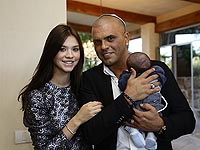 Эяль Голан представил друзьям и знакомым своего сына Яна