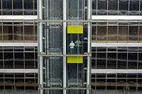 Мужчине оторвало ногу неисправным лифтом в офисном здании в Нетании