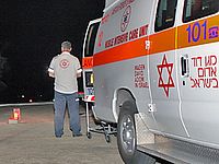 Девочка выпала из автомобиля на перекрестке Бейт-Даган