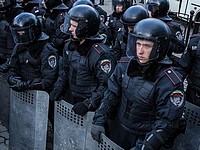 Беспорядки в Виннице: протестующие штурмовали здание ОГА, 14 пострадавших