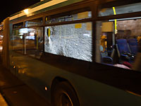 На шоссе 65 в израильский автобус брошен камень