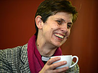 Впервые в истории Церкви Англии женщина-священник назначена епископом