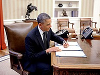 Обама подписал закон о новых санкциях против России и военной помощи Украине