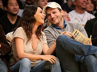 Мила Кунис и Эштон Кутчер впервые после рождения дочери вместе появились на публике