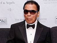 Мухаммад Али госпитализирован с пневмонией