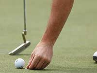 Гольф: 103-летний американец установил мировой рекорд, попав в лунку с первого удара