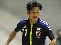 Старейший профессиональный футболист мира продлил контракт еще на один сезон