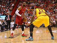 Дуэйн Уэйд переиграл Леброна Джеймса.