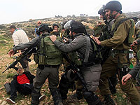 Демонстрации в секторе Газы, арабы утверждают, что солдаты обстреляли митингующих