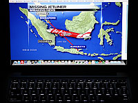 Поиски самолета AirAsia: в Яванском море обнаружены 